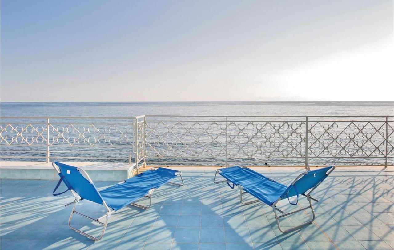 Apt, Riviera Blu Apartment *